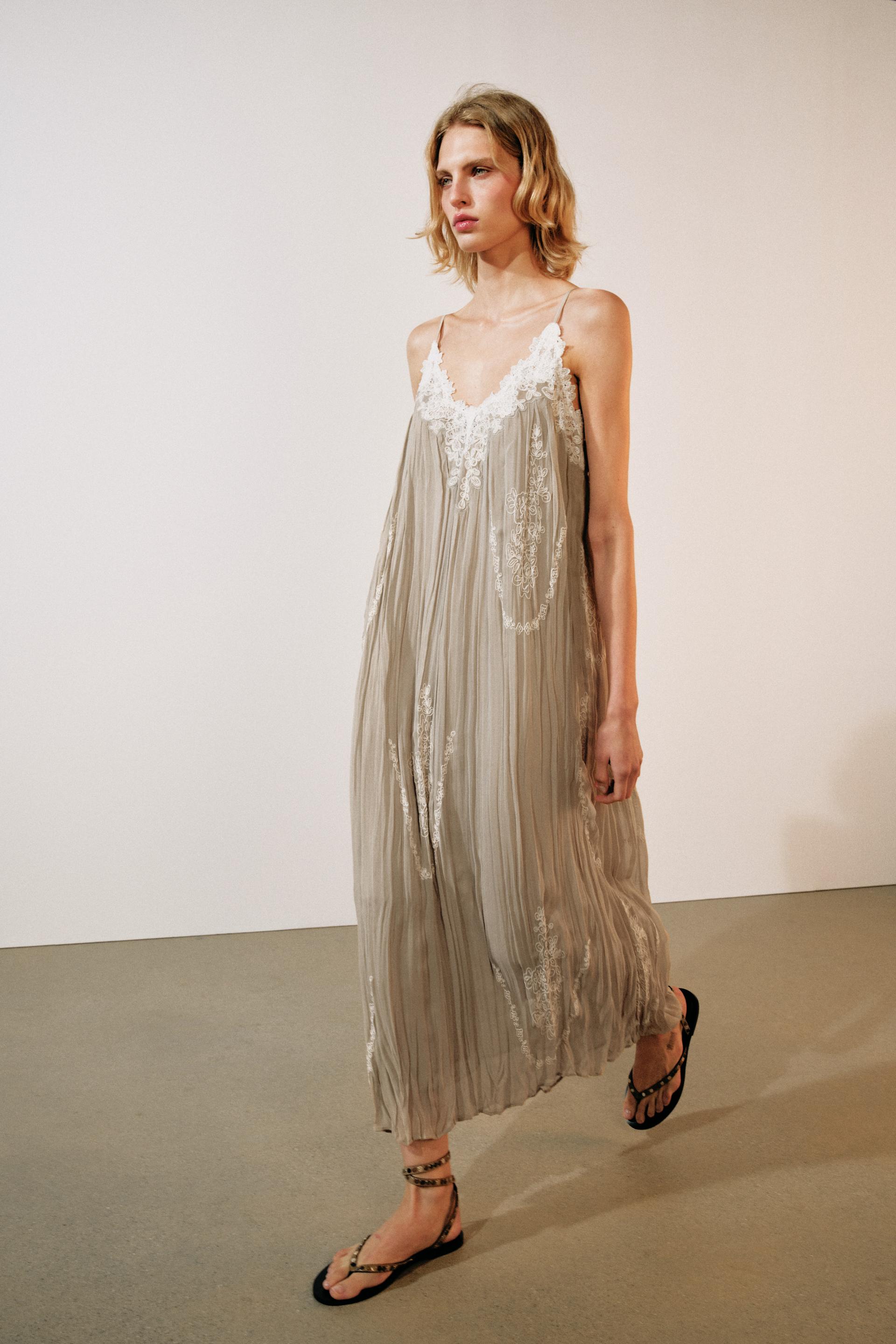 #E1D1CF, Gris / Beige