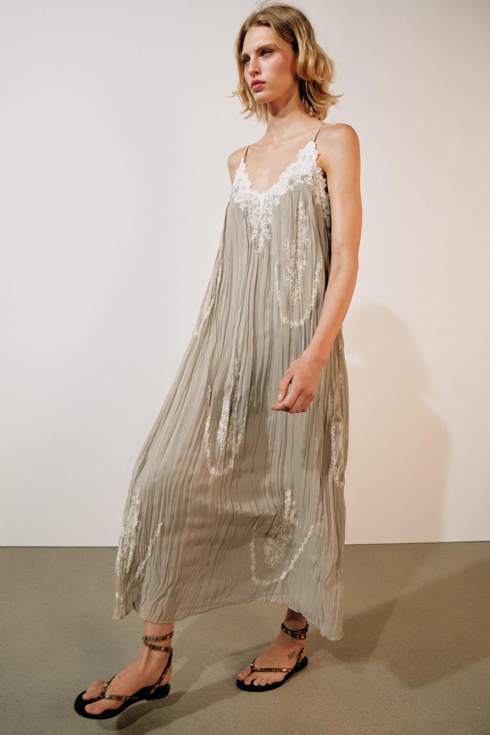 #E1D1CF, Gris / Beige
