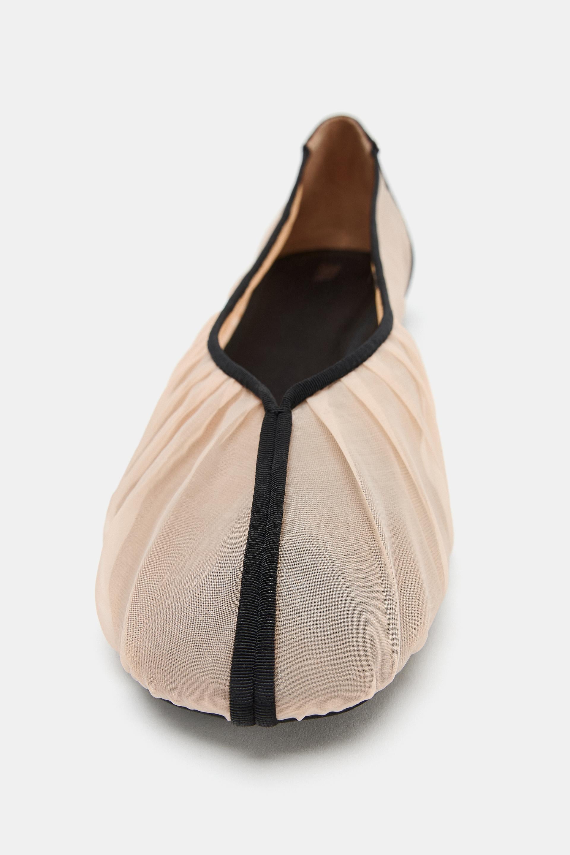 #E6E6DF, Gris taupe